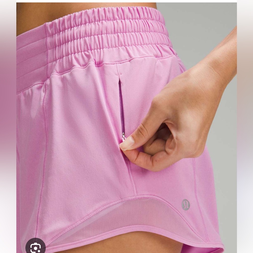 Lululemon Hotty Hot High Rise Short 2.5” Size 6 Dahlia Mauve Pink